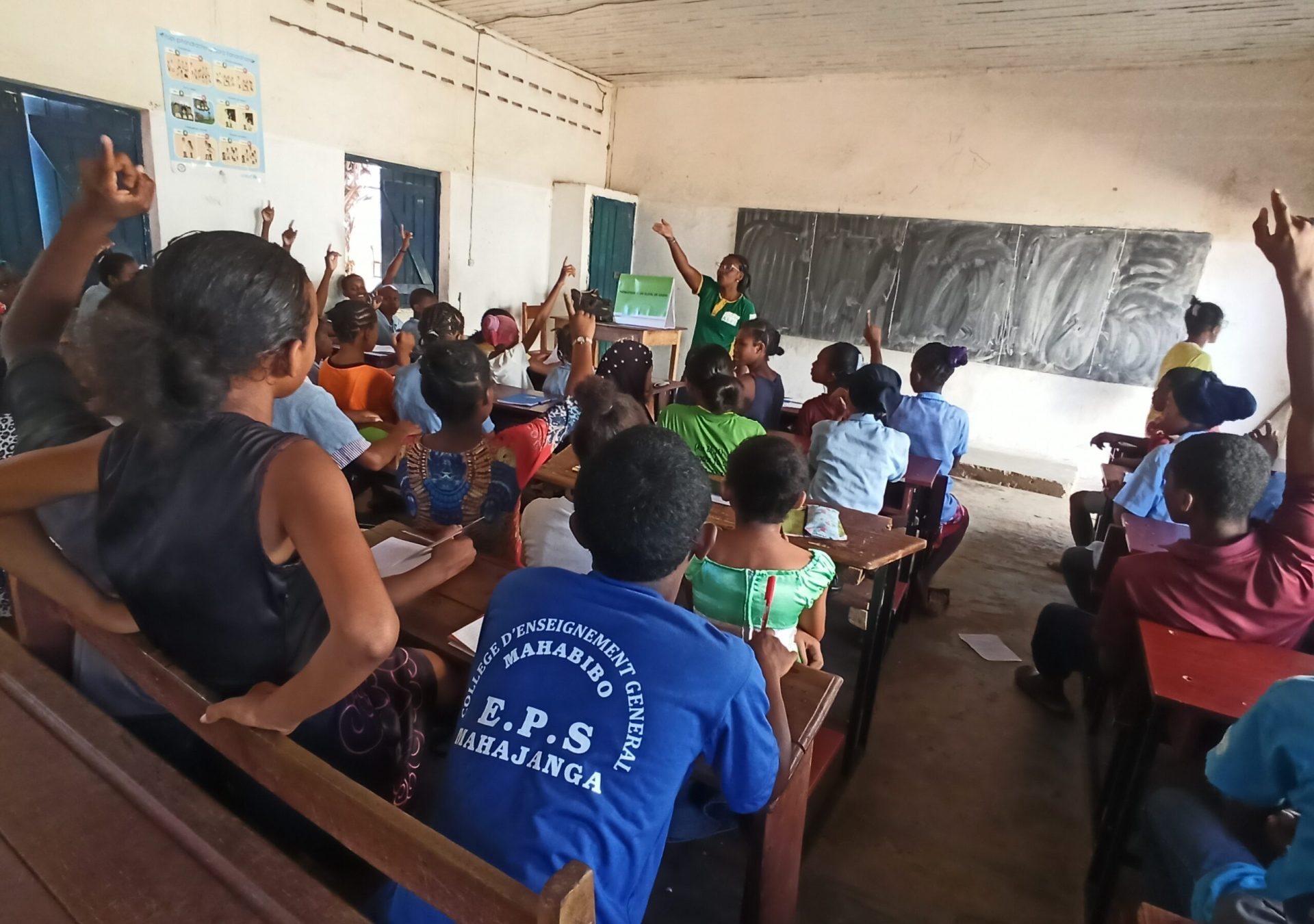 L_C389ducation_environnementale_avec_les_agents_du_Programme_C389coles_C3A0_Mahajanga_i4ttwe