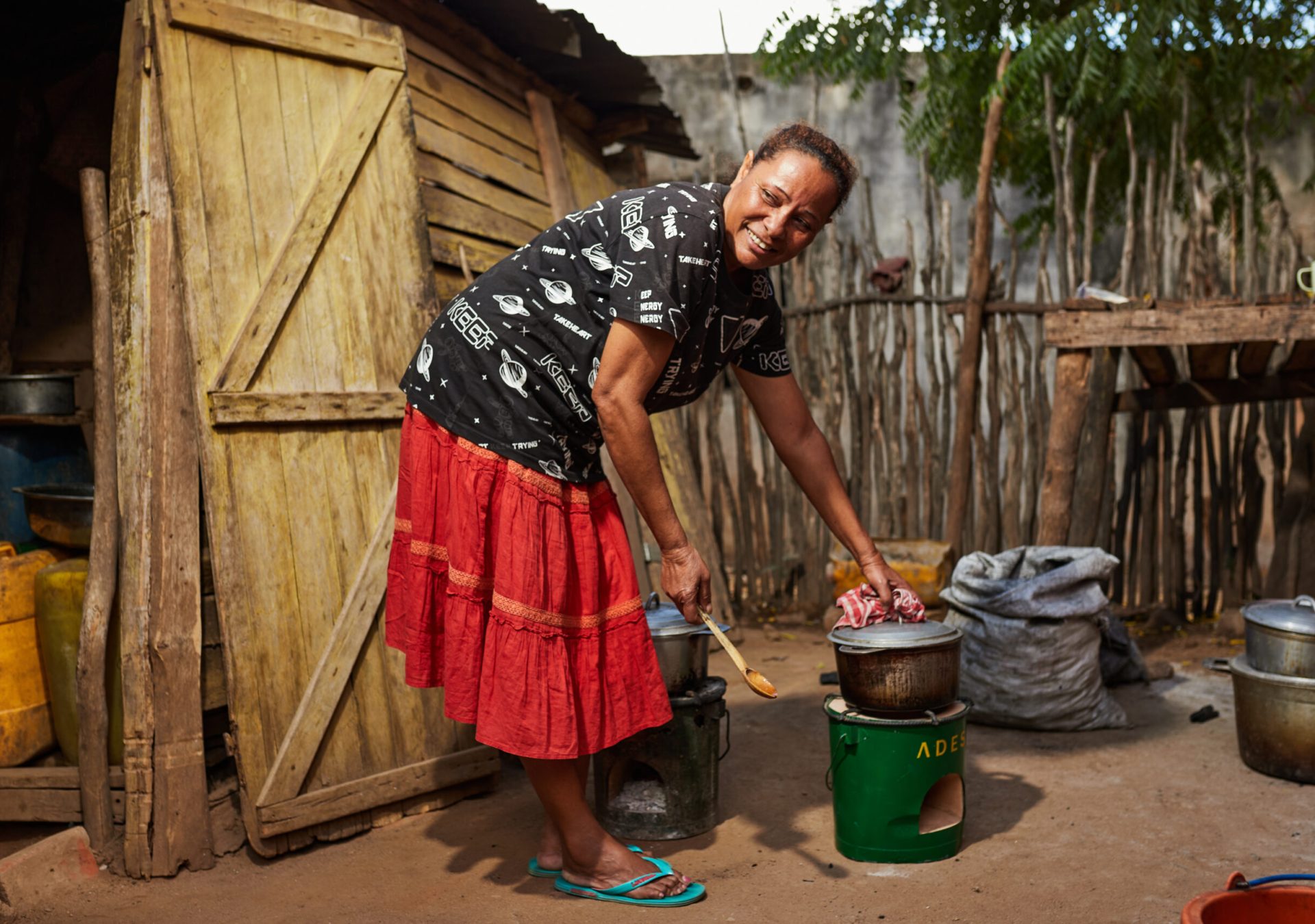 Utilisatrice_Mme_Chantale_une_utilisatrice_de_foyer_amC3A9liorC3A9_C3A0_Ampanihy_aoC3BBt_2023_tcvprf